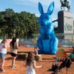 Pascua a pleno: un conejo gigante, shows y una Ciudad que no duerme