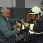 🔥⚡ Alerta por baterías de litio: Bomberos de la Ciudad capacitaron a vecinos para prevenir incendios en hogares y edificios