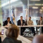 La Ciudad busca poner fin a la guerra entre taxis y apps: llegan nuevas reglas para modernizar el transporte
