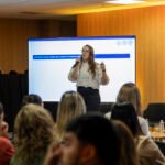 Crecer entre pantallas: El debate sobre la tecnología y el aprendizaje llegó a las escuelas